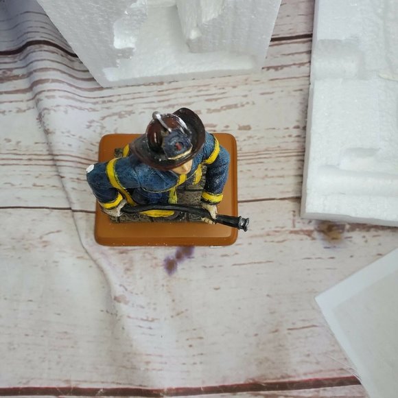 7.5" American Great Heroes Fire Extinguisher Carrying Fireman FG7212 Home Décor - Picture 10 of 12